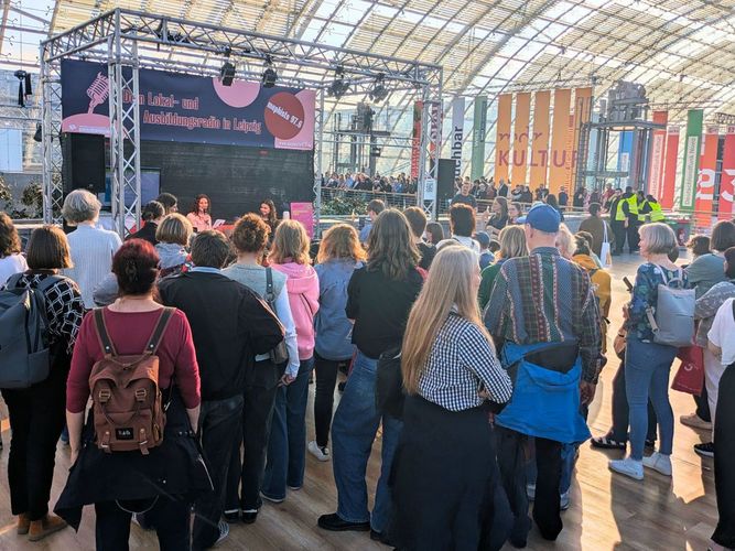 Die Bühne von mephisto 97.6 in der Glashalle zur Leipziger Buchmesse
